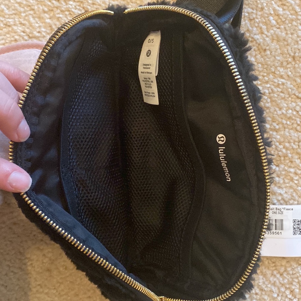 Lululemon Belt Bag black fleece nwt - Picture 9 of 9